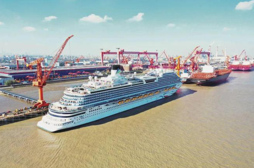 “爱达 魔都号“国产大型邮轮交付